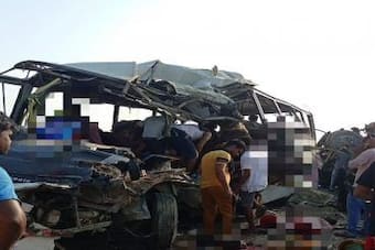 Lakhimpur Kheri Accident: लखीमपुर खीरी में यात्री बस और ट्रक में भिड़ंत, आठ  लोगों की मौत और दर्जनों की हालत गंभीर