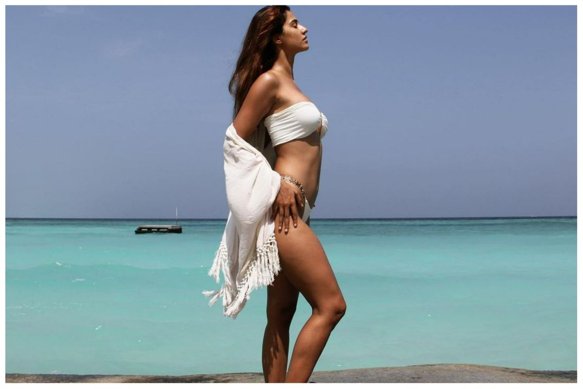 Bollywood Beach Sex - Disha Patani Raises Mercury in Smoking Hot White Bikini See Sexy Vacation  Pic