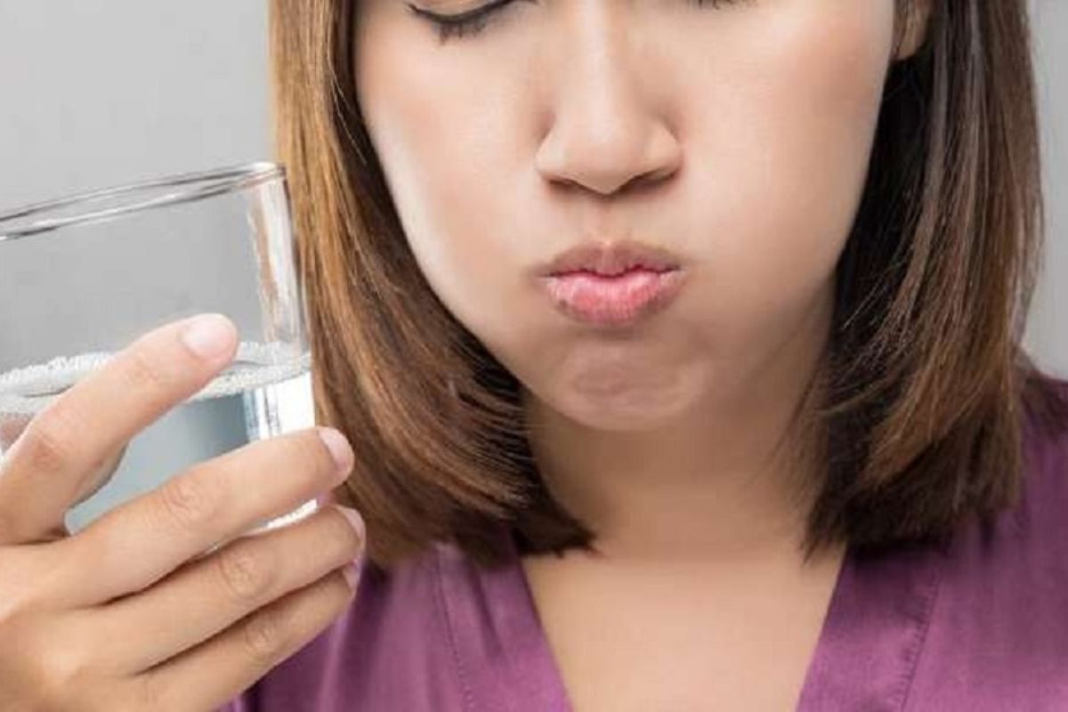 Teeth Cleaning दात साफ करण्यापूर्वी या तेलाने करा गुळण्या, पिवळे दातही