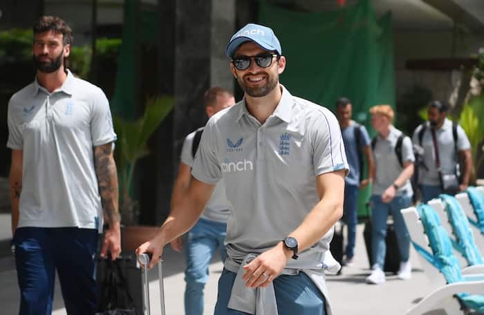 MARK WOOD IN PAKISTAN