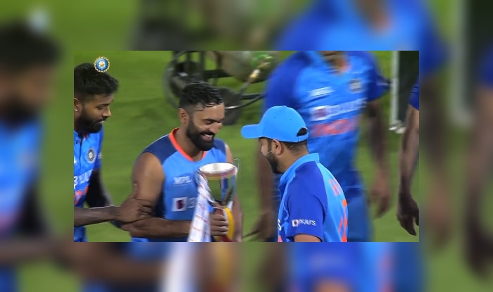 Rohit Sharma Hands Winning Trophy To Dinesh Karthik After Ind Beat Aus 2 1 In T20i Series Watch