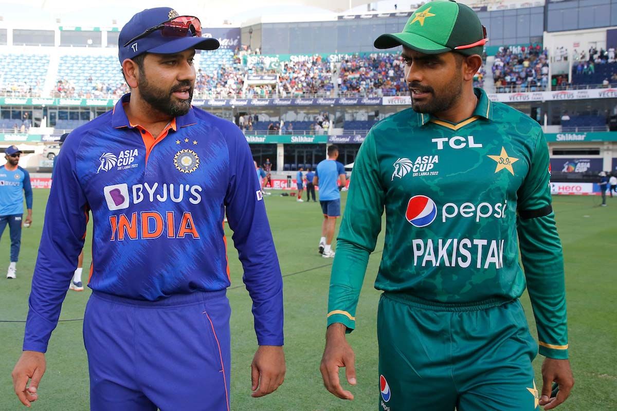 Rohit Sharma Reveals BIZARRE Convo With Babar Azam Ahead of Ind-Pak T20  World Cup Game at MCG