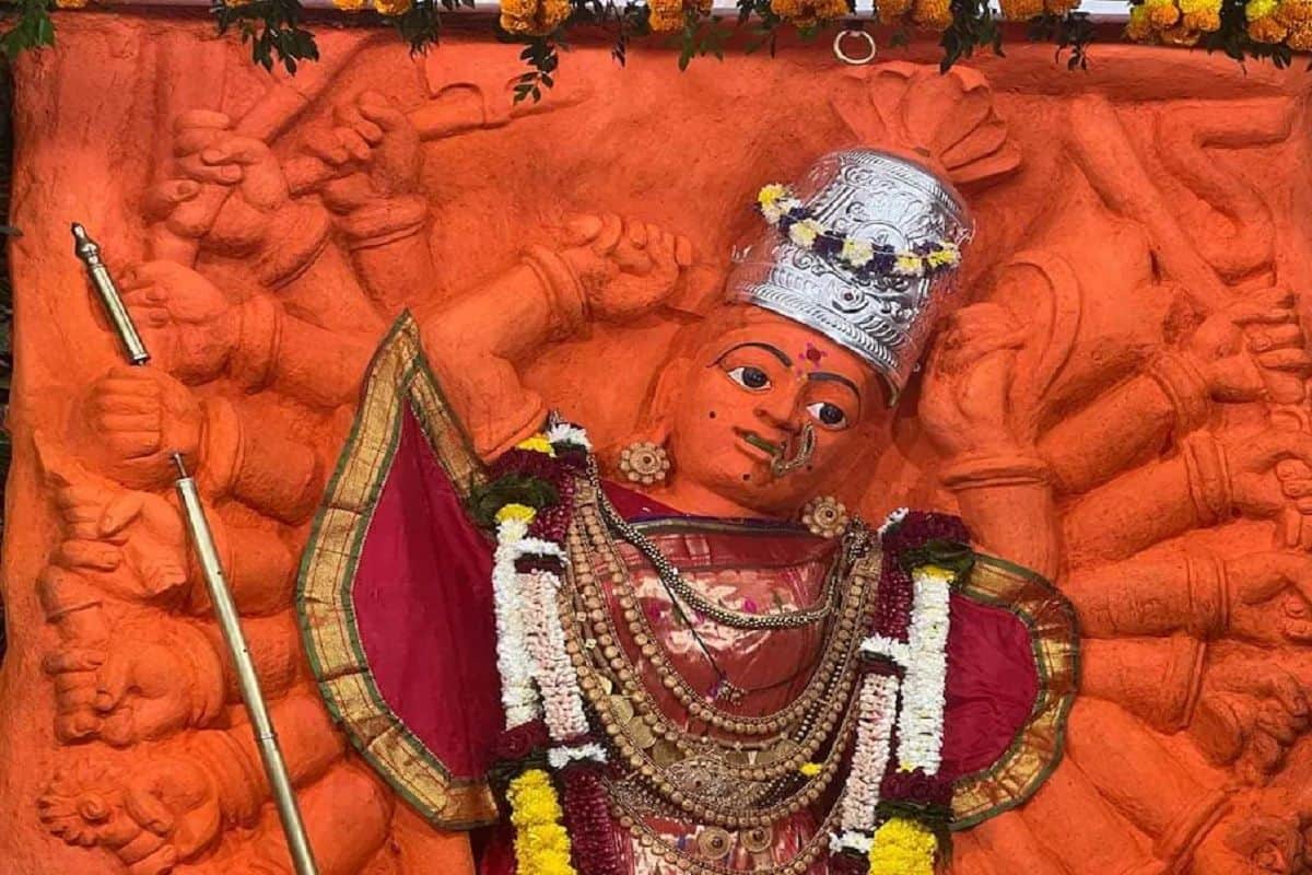 Saptashrungi Devi : 1100 किलो शेंदूर ...