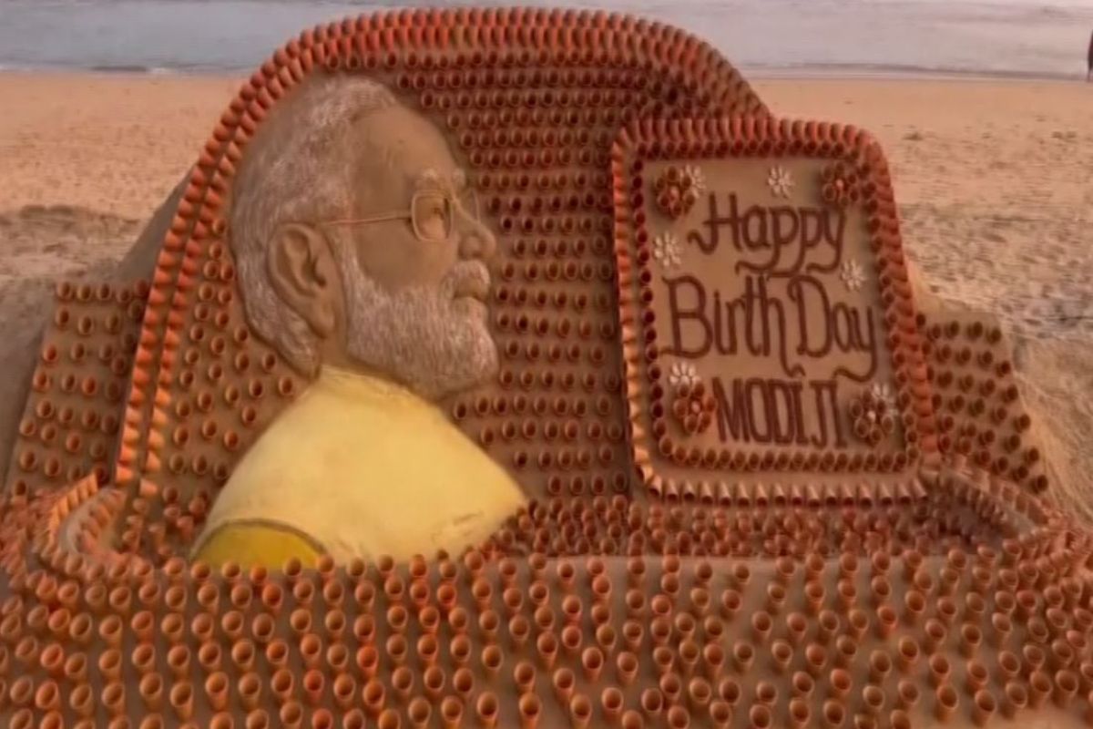 700-foot-long cake weighing 7,000 kg: Surat baker all set to celebrate PM  Modi's 69th birthday