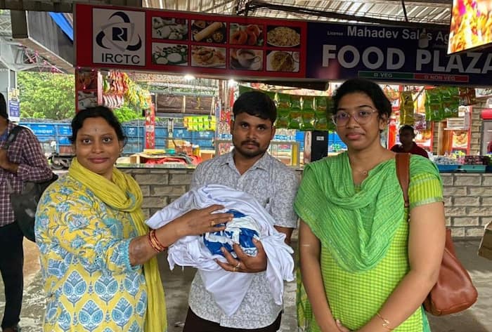 Medical Student Helps Woman Deliver Baby on Board Secunderabad ...