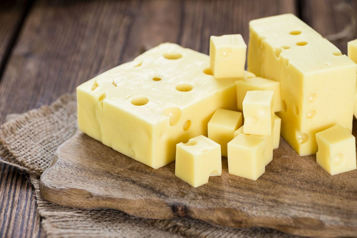 Cheese Benefits: चीज चवीसोबत आरोग्यासाठी उपयुक्त आहे, जाणून घ्या फायदे