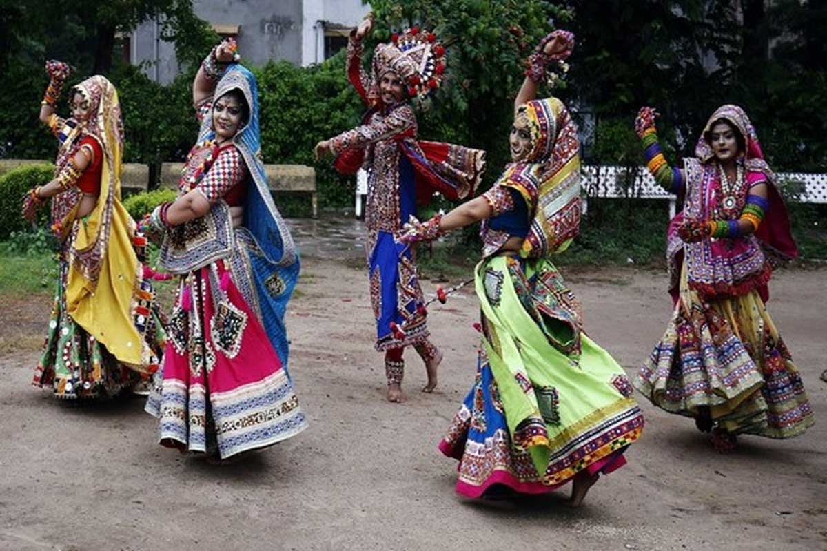 एमपी : नवरात्रि उत्सव में गरबा पंडालों में पहचान पत्र की जांच के बाद ...