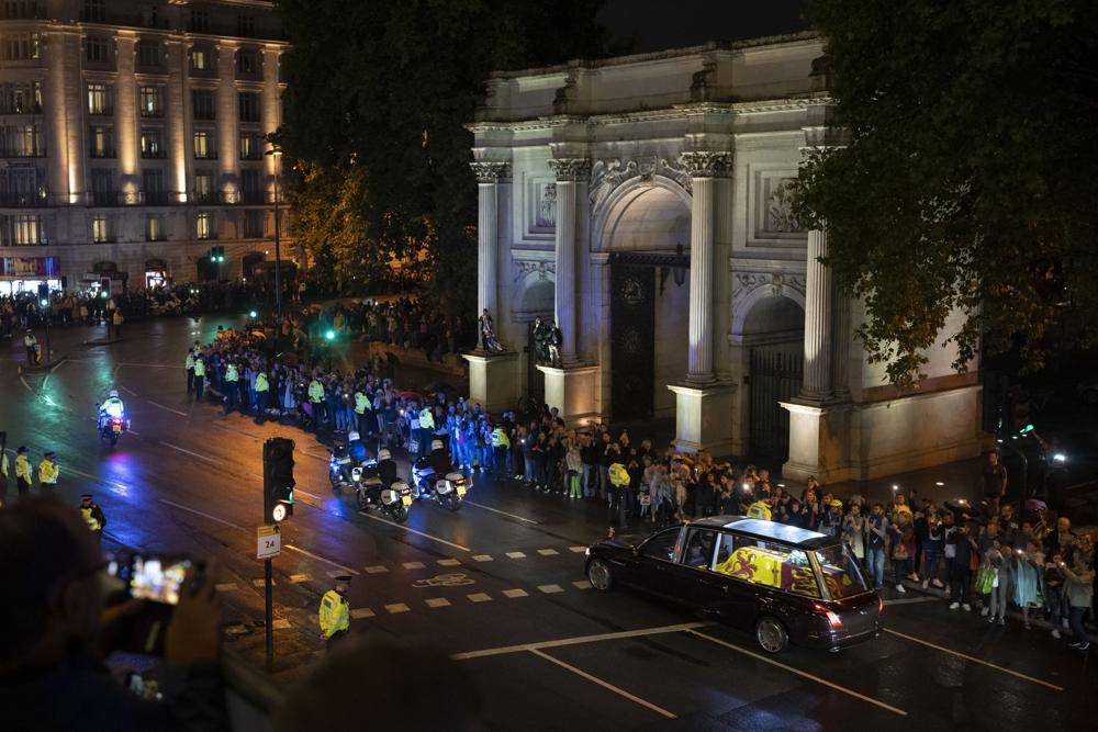 Breaking LIVE: Queen Elizabeth II's Coffin Arrives At Buckingham Palace As Huge Crowd Line London Route