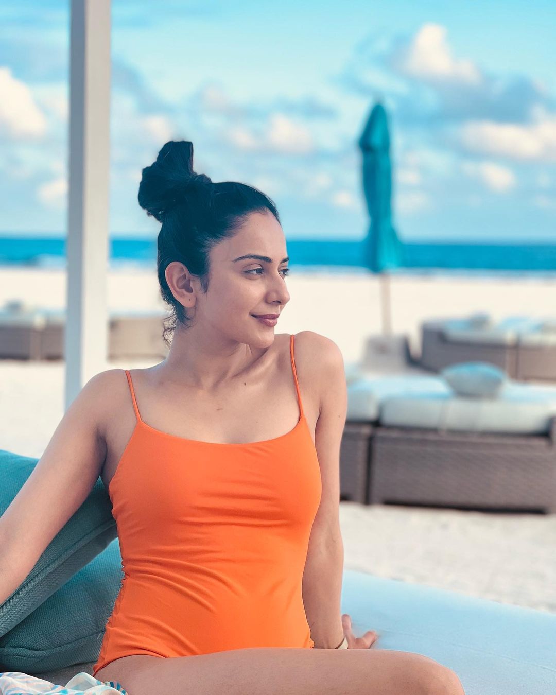 Rakul Preet Singh Fuking Videos - Rakul Preet Singh Slays in Sexy Orange Monokini as She Drops Hot Vacation  Pic - Check Viral Photo