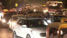 Delhi Witnesses Massive Traffic Jam Amid Dussehra Celebrations,
Vehicular Movement Affected in Many Areas