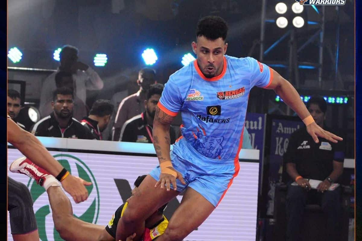 Patna Pirates in green jersey celebrate after winning the match against the  Bengal Warriors to qualify for the finals of Vivo Pro Kabaddi league in  Chennai, India, Thursday, Oct.26, 2017. (AP Photo