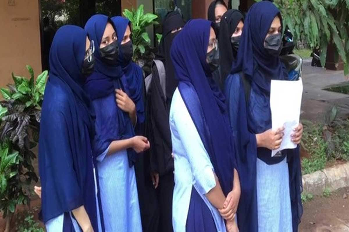 Hijab Row Now In Bihar: Students Sit On Protest After Being Asked To Remove  Hijab