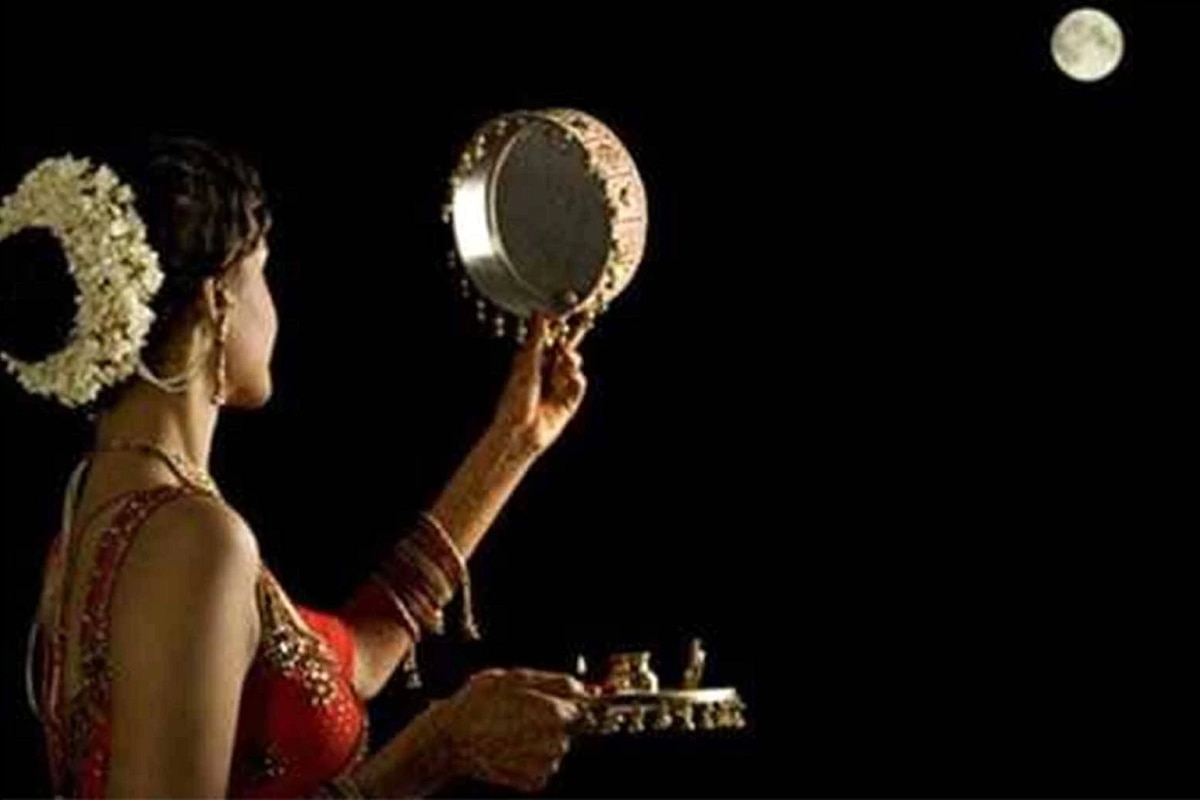 Karwa Chauth 2022: Find Out Moonrise Timings in Mumbai, Pune, Nagpur and Other Cities of Maharashtra