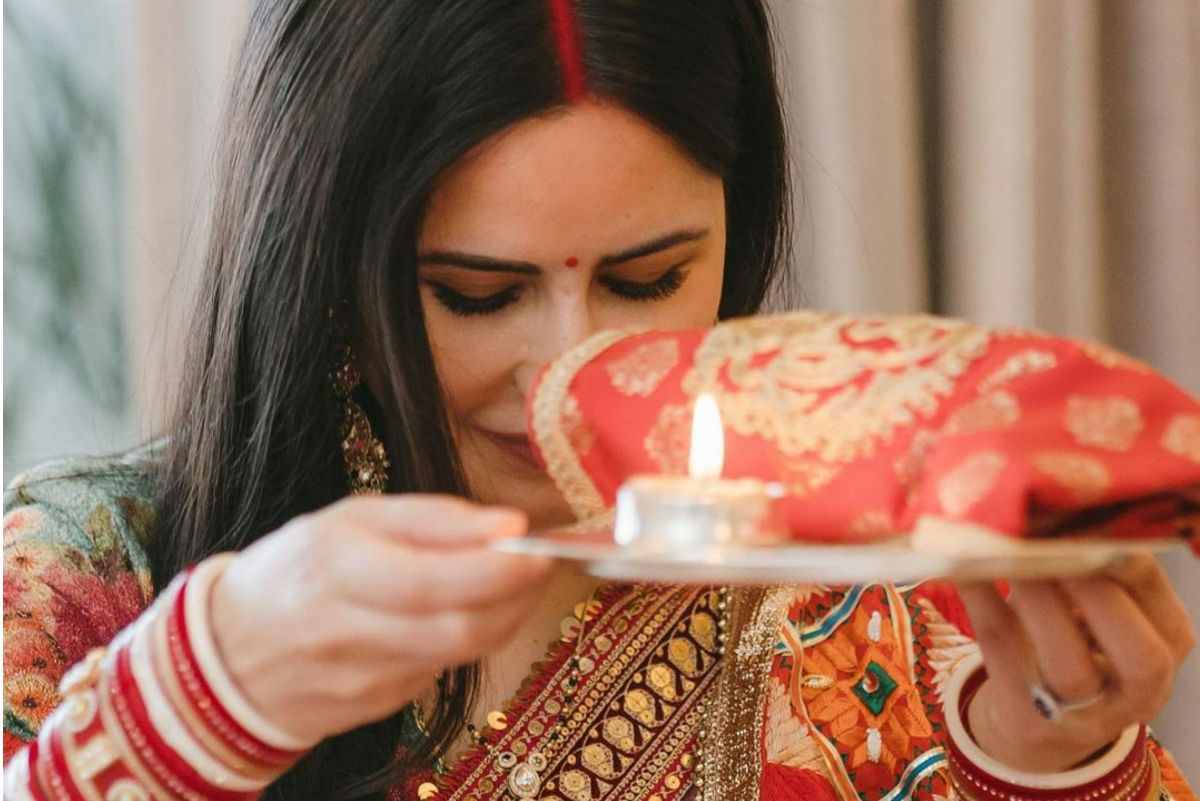 Katrina Kaif Flaunts Red Sindoor, Wedding Chooda in Her First Karwa Chauth Pictures With Vicky Kaushal And His Parents