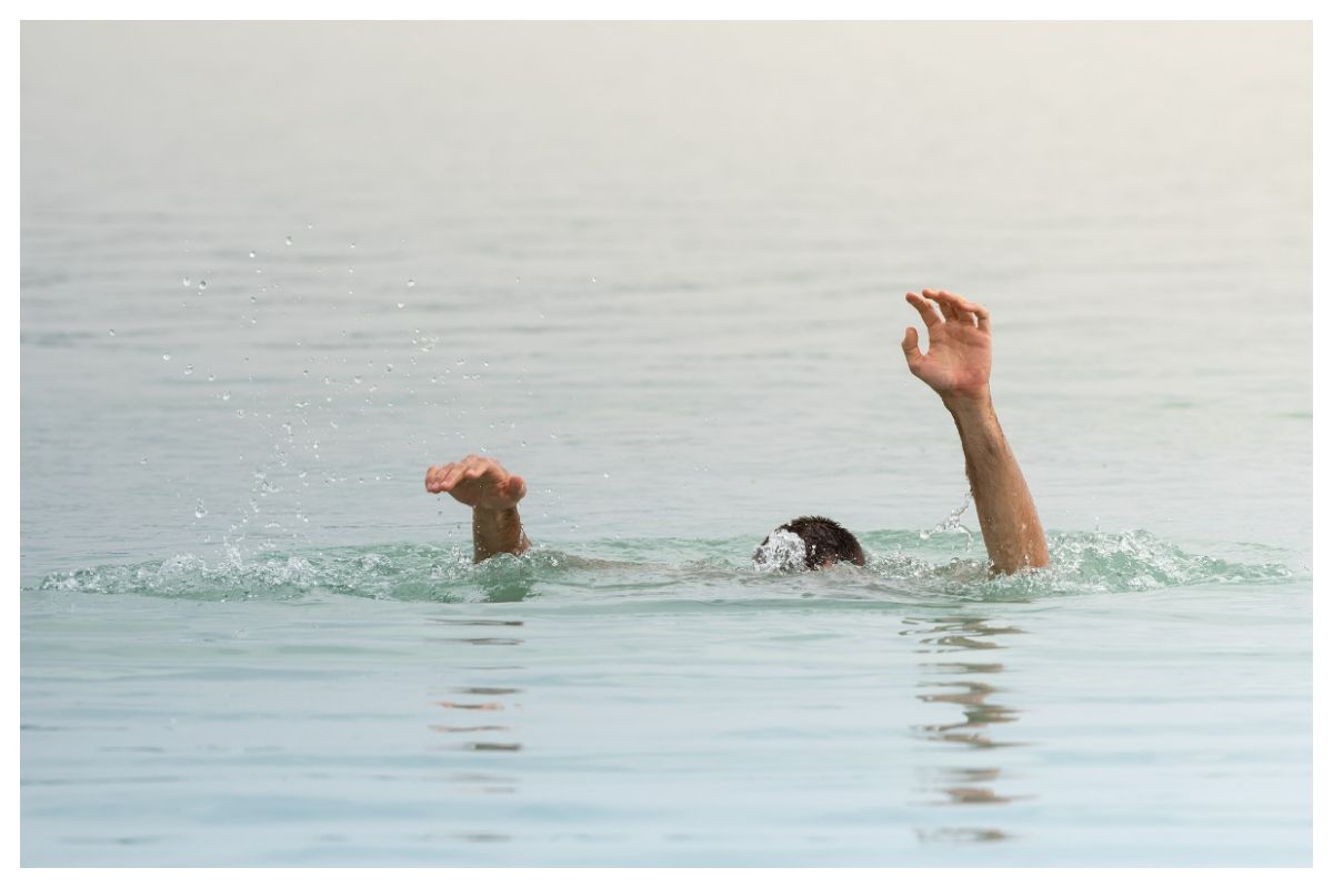 Student From DY Patil Engineering College Drowns While Taking Bath In ...