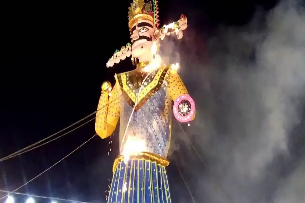 Ravan Dahan Time 2022: दसऱ्याच्या रात्री केले जाते रावणाचे दहन, जाणून ...