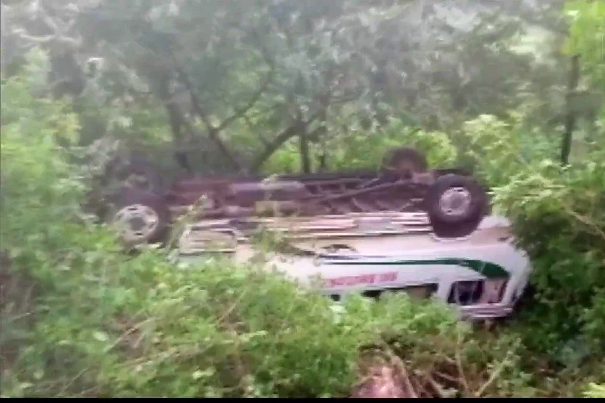 Around 10 Injured As Tourist Bus Plunges Off A Hill In Andhra S ASR around-10-injured-as-tourist-bus-plunges-off-a-hill-in-andhra-s-asr