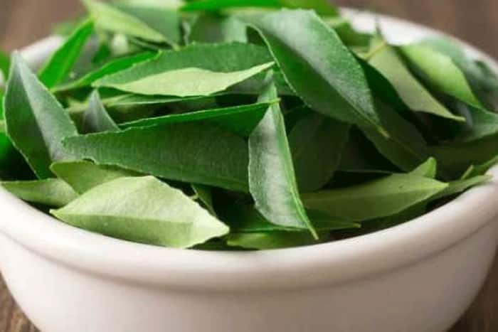 Curry leaves burn belly fat