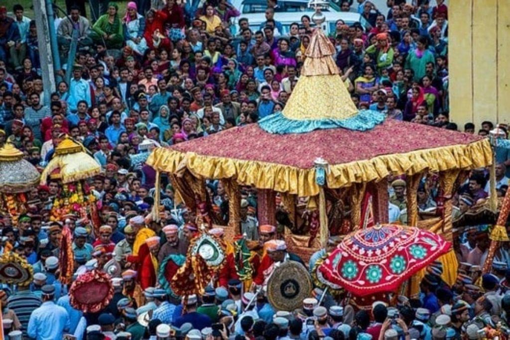 Dussehra 2022, unique dussehara celebrations, places with most unique dassehra celebrations india, dussehra celebrations across india 2022, dussehra celebration 2022, mysuru dussehra 2022, mysore dasara, mysuru dasar 2022, mysuru palace, jambusavari, mysuru jambu savari, Kullu Dussehra 2022, kullu dussehra mela, kullu dussehra festival, kullu dussehra, kullu dussehra 2022 dates, kullu dussehr 2022 celebrations, kullu dussehra dates, kullu dussehra celebration, dhalpur maidaan, PM Modi, narendra modi kullu, proccesion, lord raghunath, rath yatra kullu dussehra, why is kullu dussehra uniuq, what is kullu dussehra