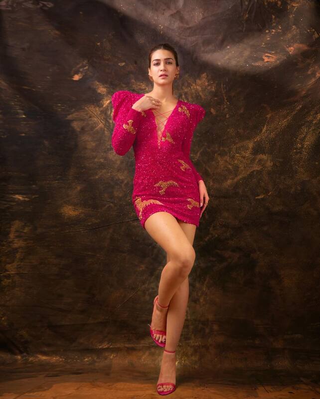 kriti sanon pink dress Kriti Sanon in pink mini dress nails the trendy girl-next-door vibe, it  costs 5k: Check out pics