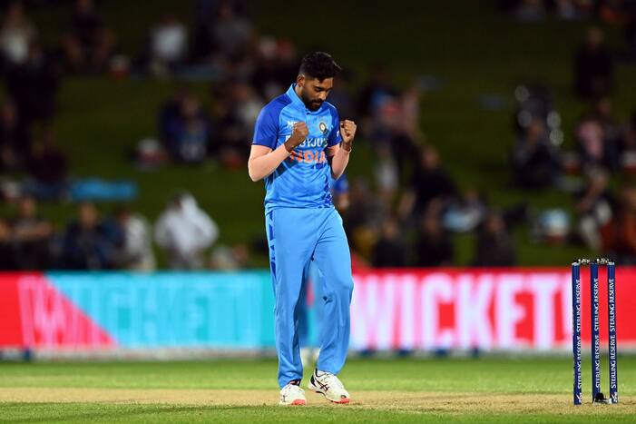 Mohammed Siraj Sets Twitter Space Ablaze With His Heroics vs New Zealand in 3rd T20I at Napier | VIRAL TWEETS