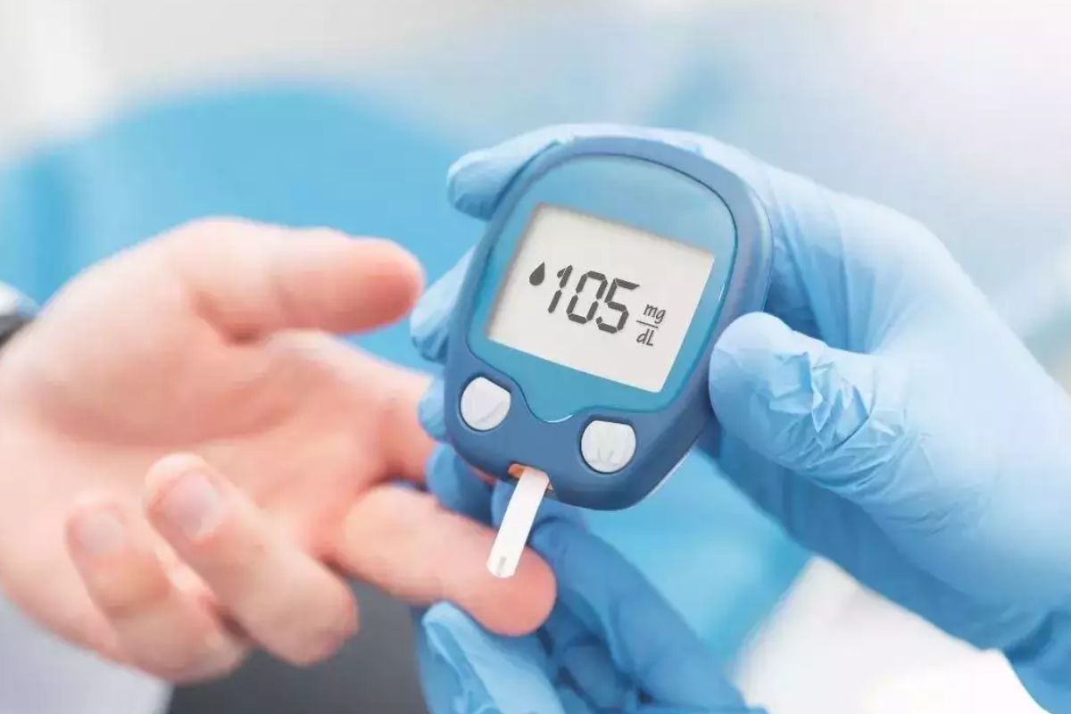 High Blood Sugar Symptoms ही 6 लक्षणे दिसल्यास व्हा सावध! असू शकतात