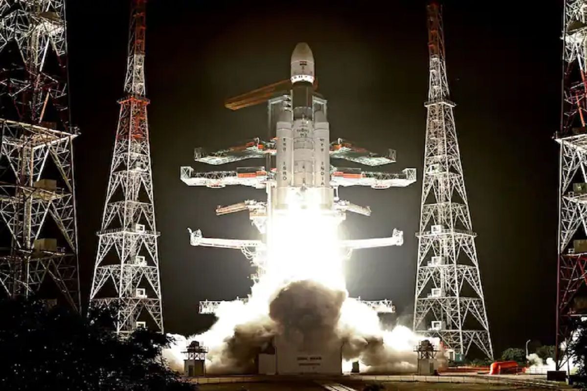 ISRO New Mission : इस्रो नवीन मोहिमेच्या तयारीत, चंद्र आणि मंगळ ...