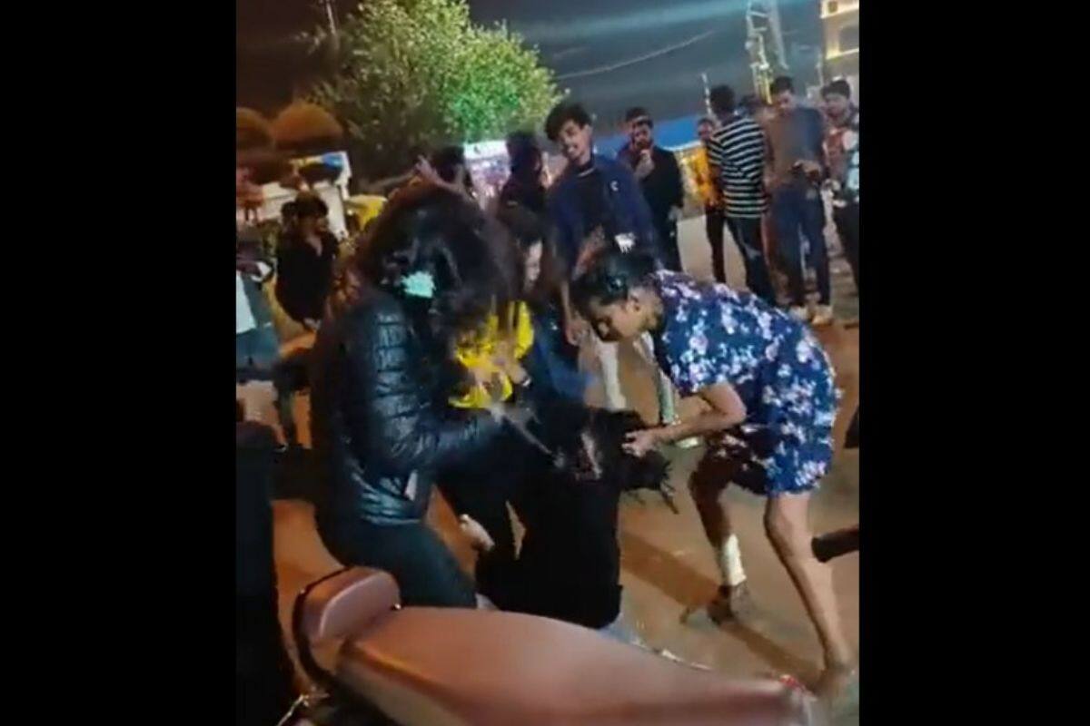 Watch Drunken Girls Brutally Thrash Woman With Belt Sticks Outside Pub In  Indore Clip Goes Viral