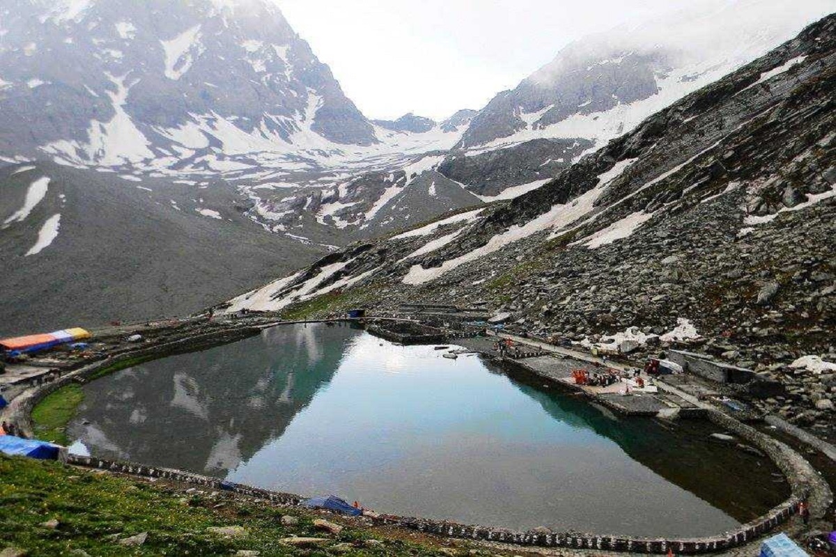 मणिमहेश झील: जिसे भगवान शिव ने मां पार्वती के लिए था बनाया, 13 हजार फीट की  ऊंचाई पर है स्थित