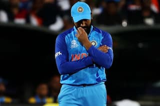 इंग्‍लैंड से शर्मनाक हार के बाद गुस्‍साए फैन, रोहित शर्मा को कप्‍तानी से हटाने की उठी मांग