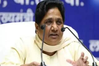 UP Politics: मायावती ने गठबंधन की अटकलों को दिया विराम, कहा- आगामी चुनाव में अकेले लड़ेंगे