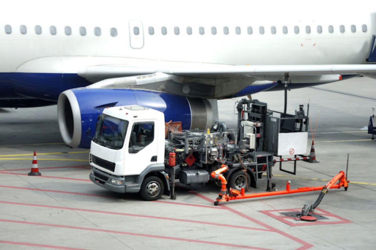 इतना महंगा मिलता है विमान का ईंधन, कीमत जानकर रह जाएंगे हक्केबक्के