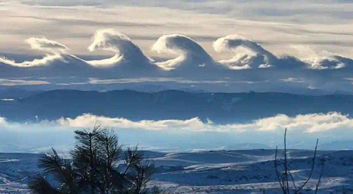 Rare Wave Clouds Over Mountains In Wyoming, US Shock Netizens