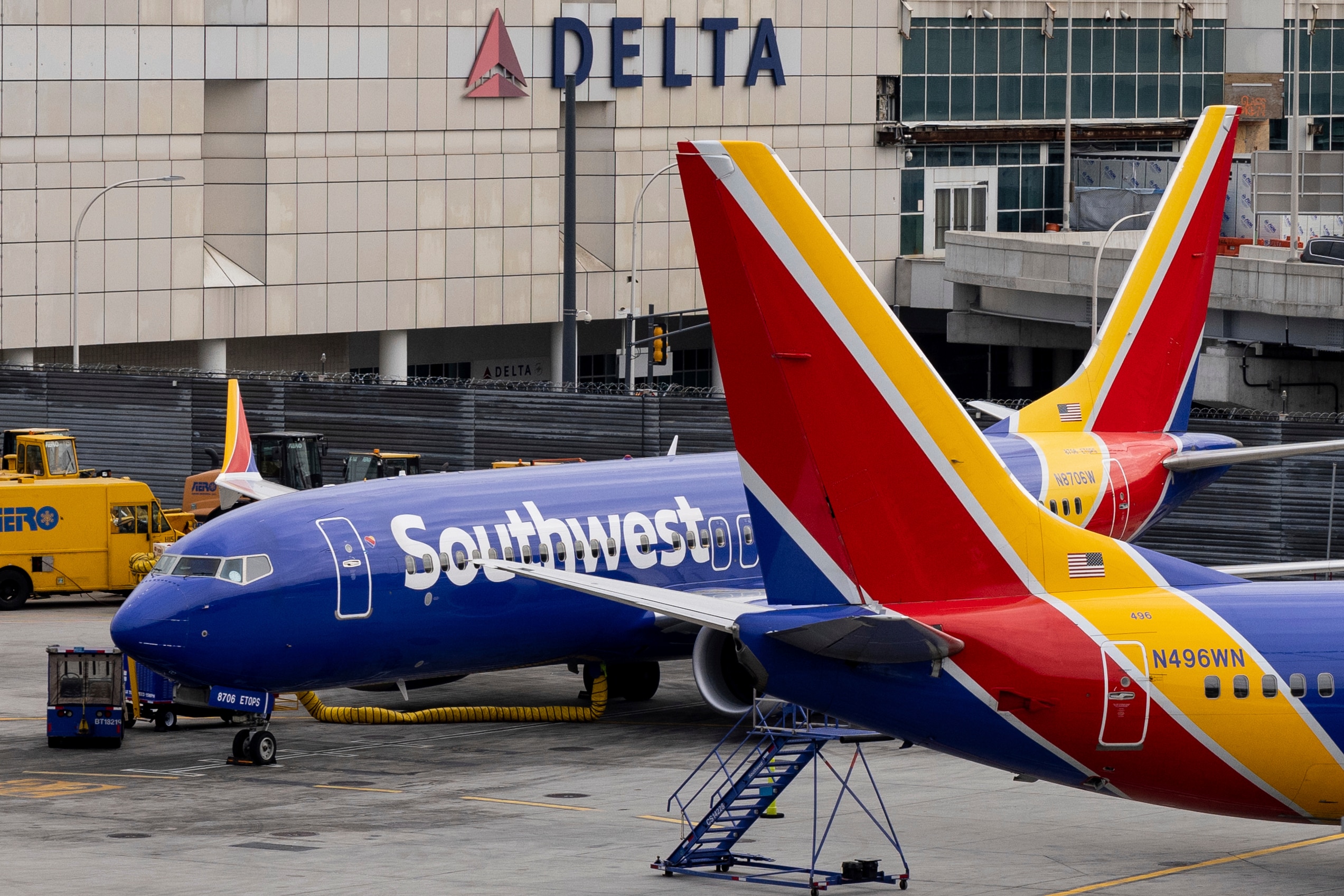 southwest-airlines-cancels-more-flights-draws-federal-investigation