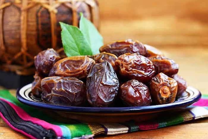 Dry Dates Benefits in Hindi