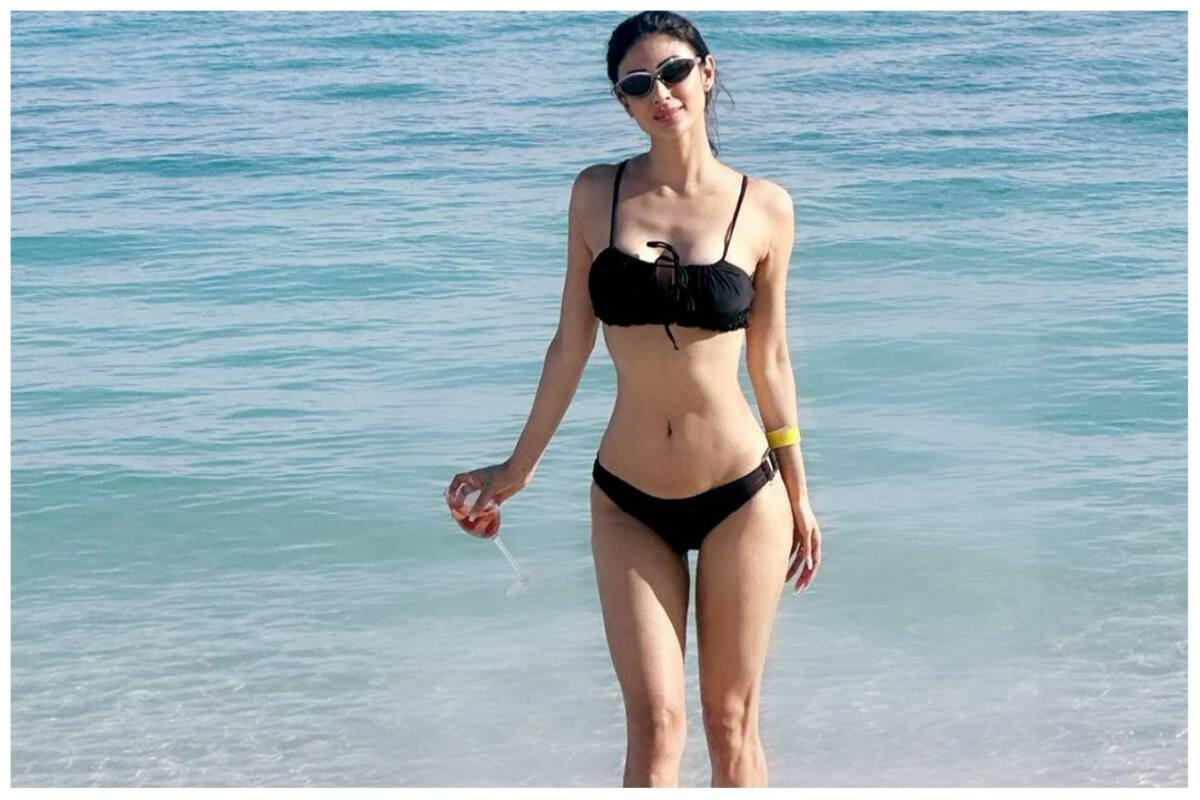 1200px x 800px - Uff Mouni Roy Sets Hearts Racing as She Drops Vacation Pic in Hot Black  Bikini See Viral Photo