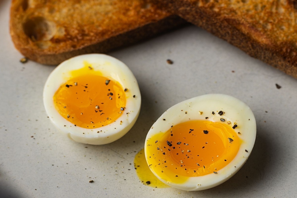 Boiled Egg Benefits उबले अंडे खाने के हैं 10 फायदे, रोज खाएं