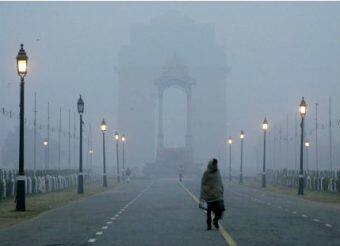 Delhi Weather Forecast: दिल्ली में मौसम की सबसे सर्द सुबह, पारा 5.3 डिग्री  सेल्सियस तक लुढ़का
