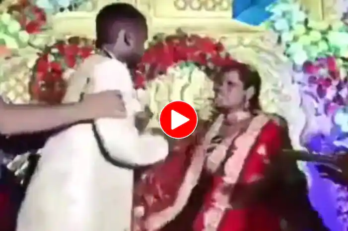 Viral Video Bride And Groom Fight On Stage Slap And Pull Each Other S Hair Watch