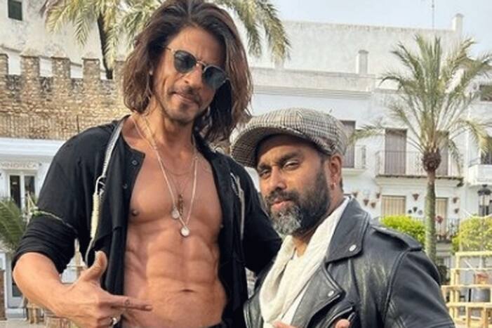 Jhoome Jo Pathaan BTS Video: Shah Rukh Khan Felt Shy During Shirtless Scenes For Pathaan Title Track - Watch