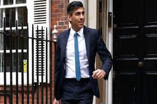 कार चलाते समय ब्रिटेन के PM ऋषि सुनक कर बैठे ये गलती, मांगनी पड़ी माफी