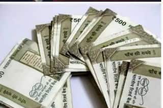 अजब-गजब: भरी बारात में लड़के ने खींच ली दूल्हे के गले की माला और हुआ फरार, गुंथे हुए थे लाखों रुपये, जानिए पूरी खबर