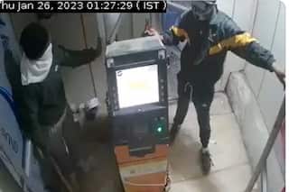 VIDEO: लाखों रुपयों से भरा एटीएम दो बार ले गए चोर, करतूत देखकर आप भी कहेंगे-वॉट एन आइडिया सरजी