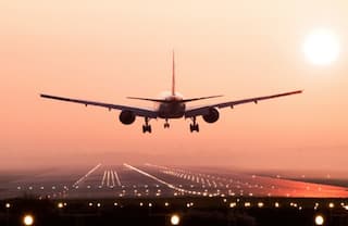 Airline Delay: दिल्ली में कोहरे की मार झेल रही विमान सेवाएं, देरी से चल रहीं 42 ट्रेनें