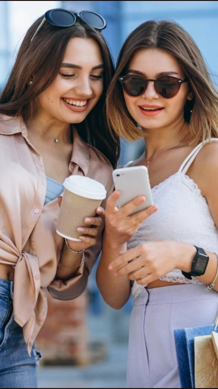 Amazon Republic Day Sale Best Online Deals to Grab on Bags, Luxury