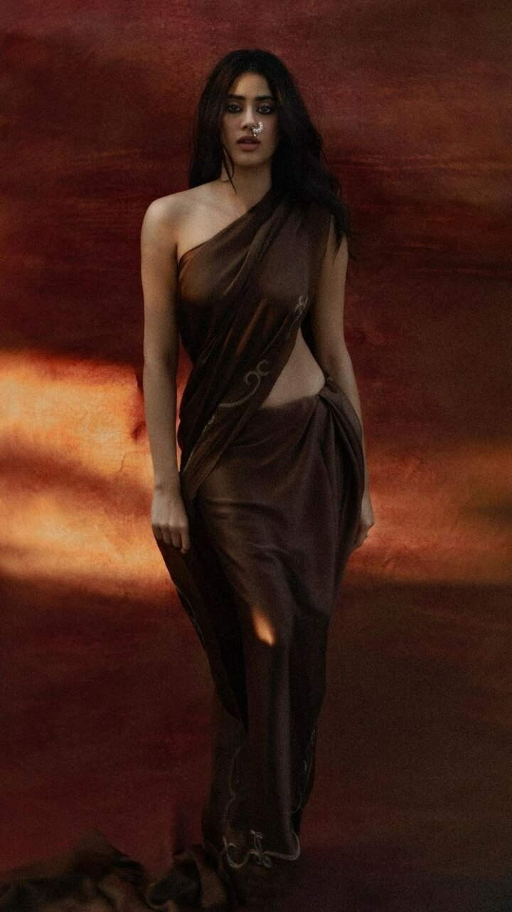 Karishma Tanna's Photoshoot In An Indo-Western Black Saree - Boldsky.com