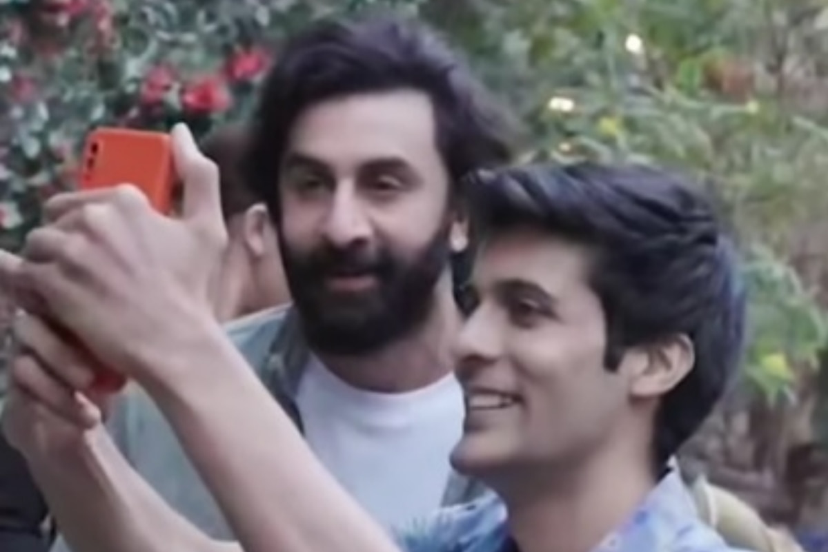 FACT CHECK: Ranbir Kapoor Throws Fan Phone After Taking Selfie, Here ...