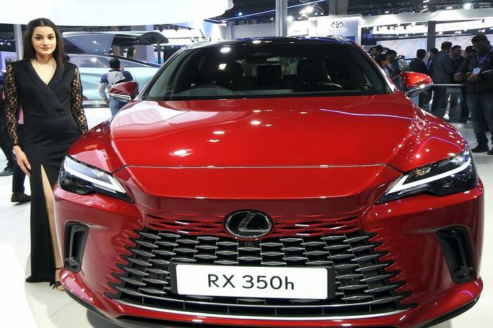 The SUV with a spindle body design, RX looks sleek and modern with its sharp lines and smooth curves.
