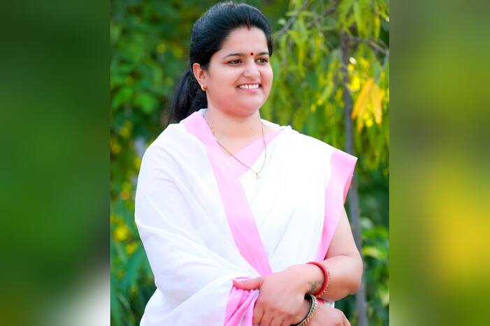 Neeru Yadav : राजस्थान की 'हॉकी वाली सरपंच', घर-घर जाकर लड़कियों को कर रहीं प्रेरित, दान कर दी अपनी सैलरी