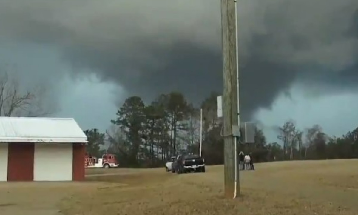 Video JawDropping Clip Shows Powerful Tornado Rip Through US